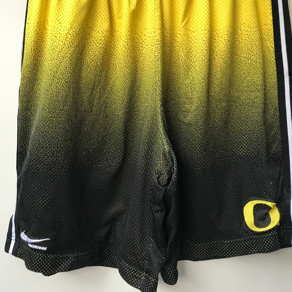 Nike men’s sport/ short made in Indonesia large - Picture 3 of 7